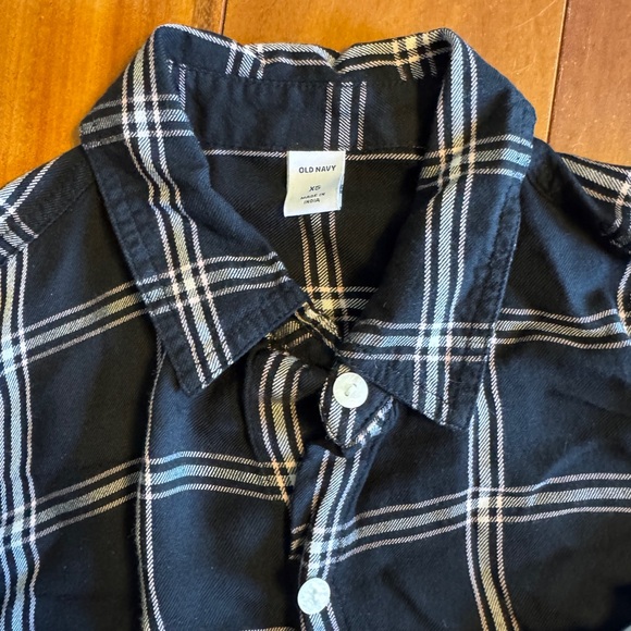 Old Navy XS Casual Women’s Button Down Shirts with Soft Fabric and Relaxed Fit - Picture 3 of 7